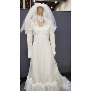 Gorgeous Vintage Long Sleeve Size 10 Wedding Dress W/ Original Box Train & Veil